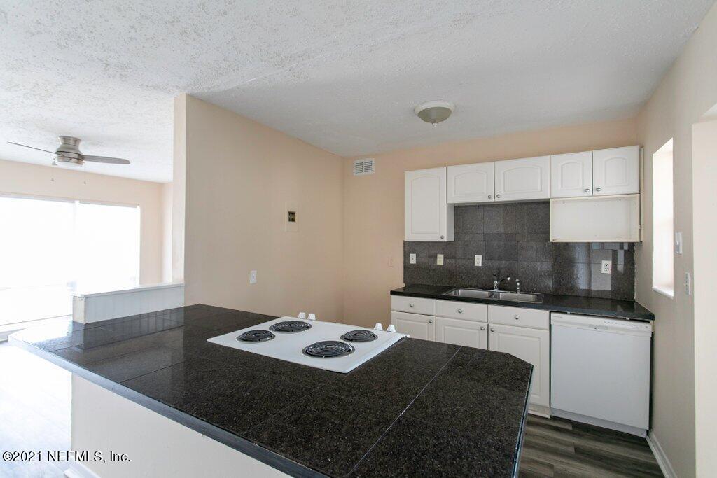 6261 Gloucester Road Jacksonville, FL 32216 - Photo 12 of 31 6261 Gloucester (16).jpg-SMALL
