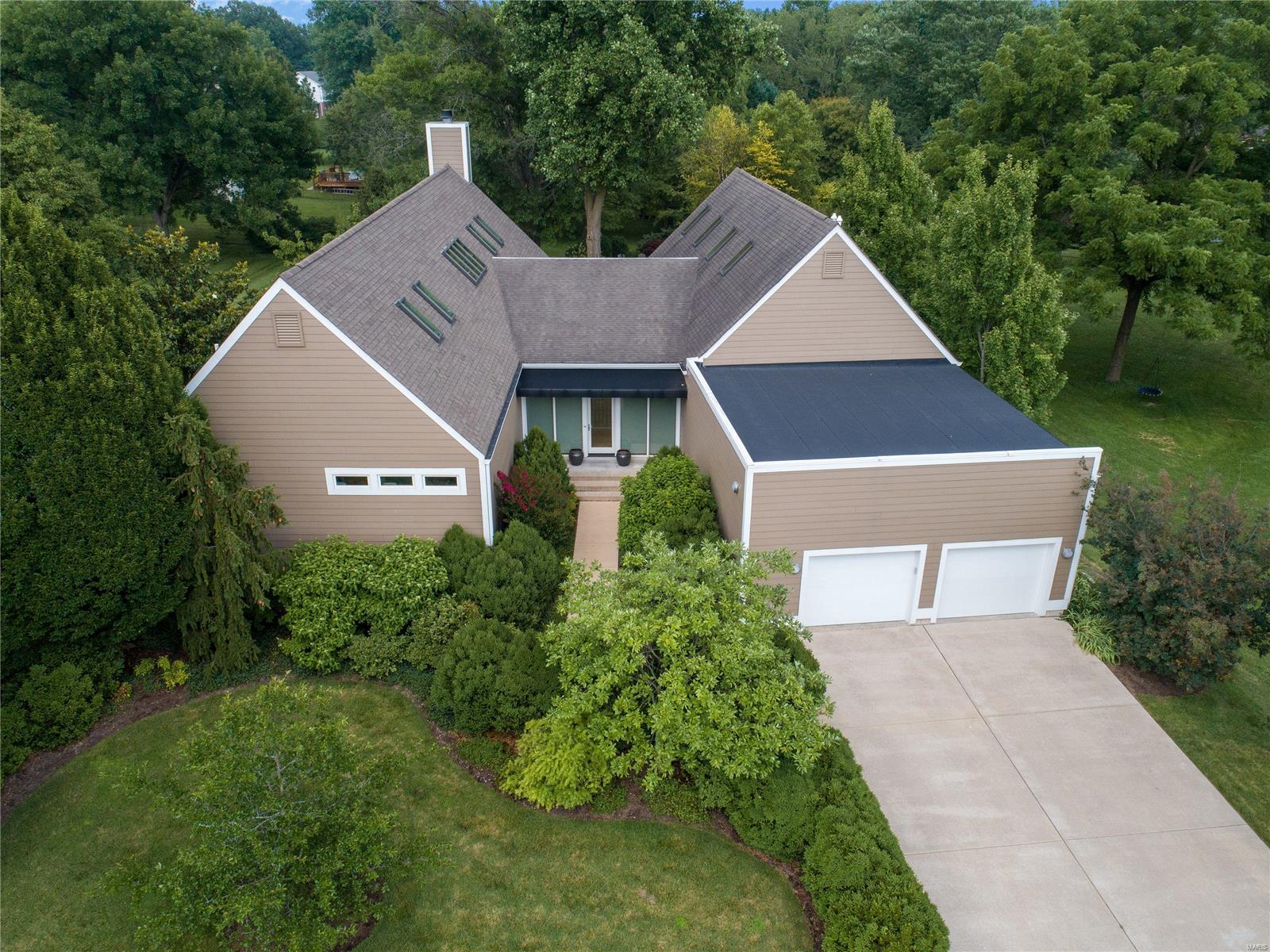 9048 Robyn Road Crestwood, MO 63126 - Photo 2 of 47