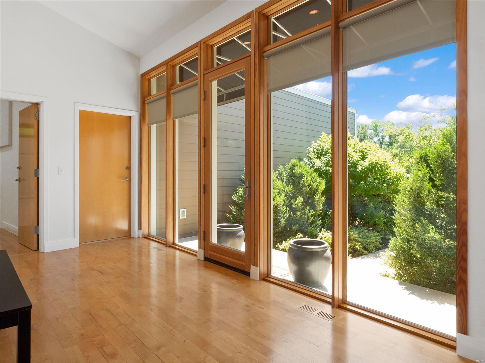 9048 Robyn Road Crestwood, MO 63126 - Photo 3 of 47