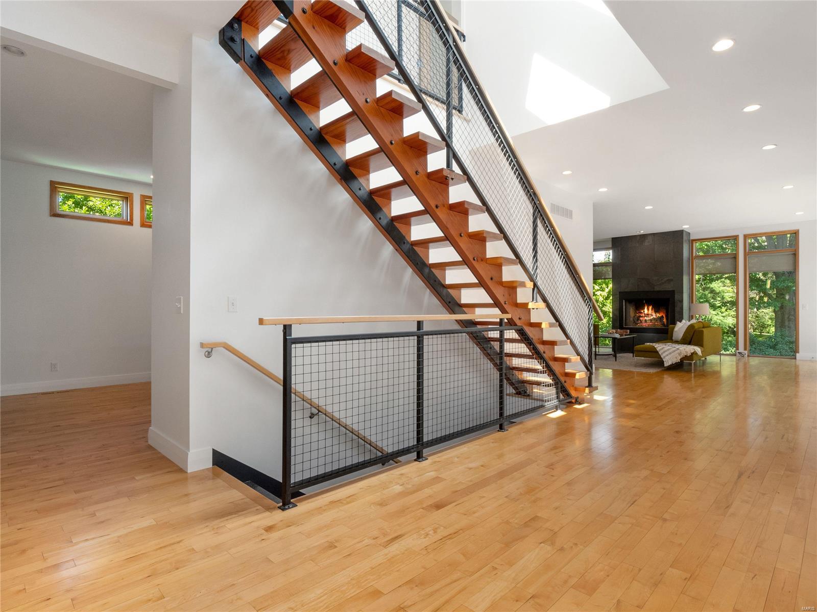 9048 Robyn Road Crestwood, MO 63126 - Photo 4 of 47