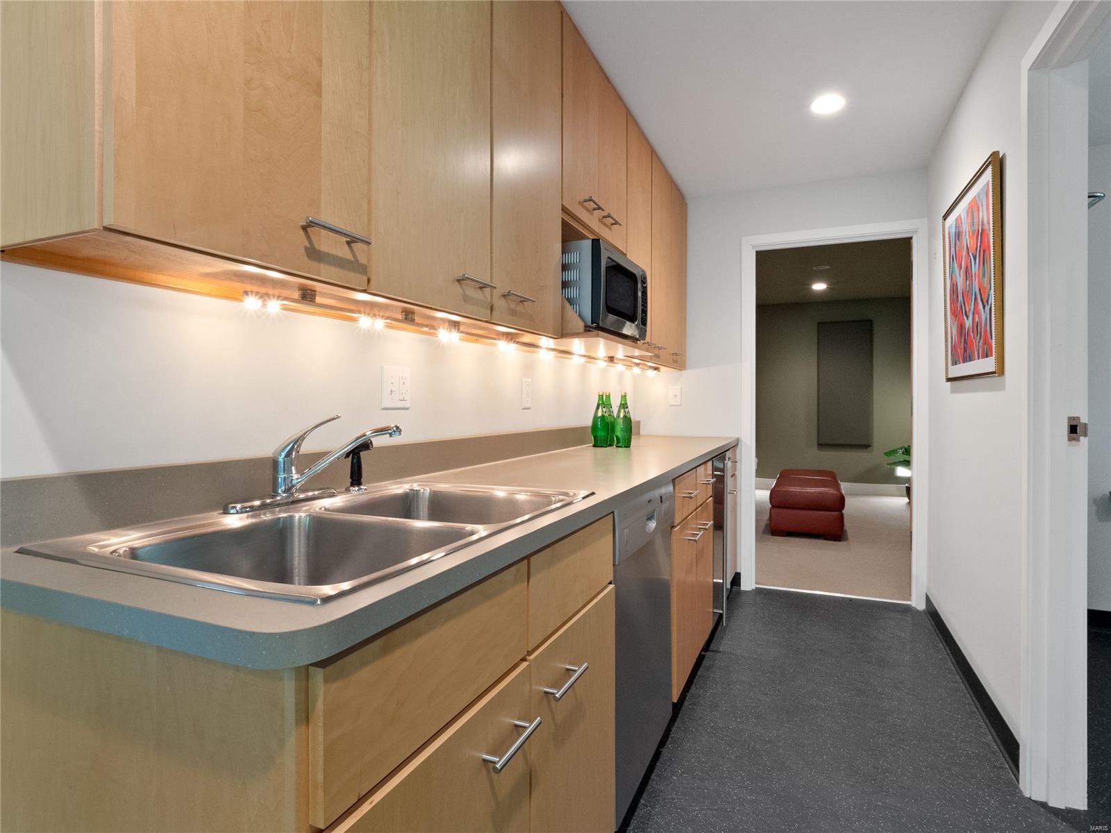 9048 Robyn Road Crestwood, MO 63126 - Photo 33 of 47