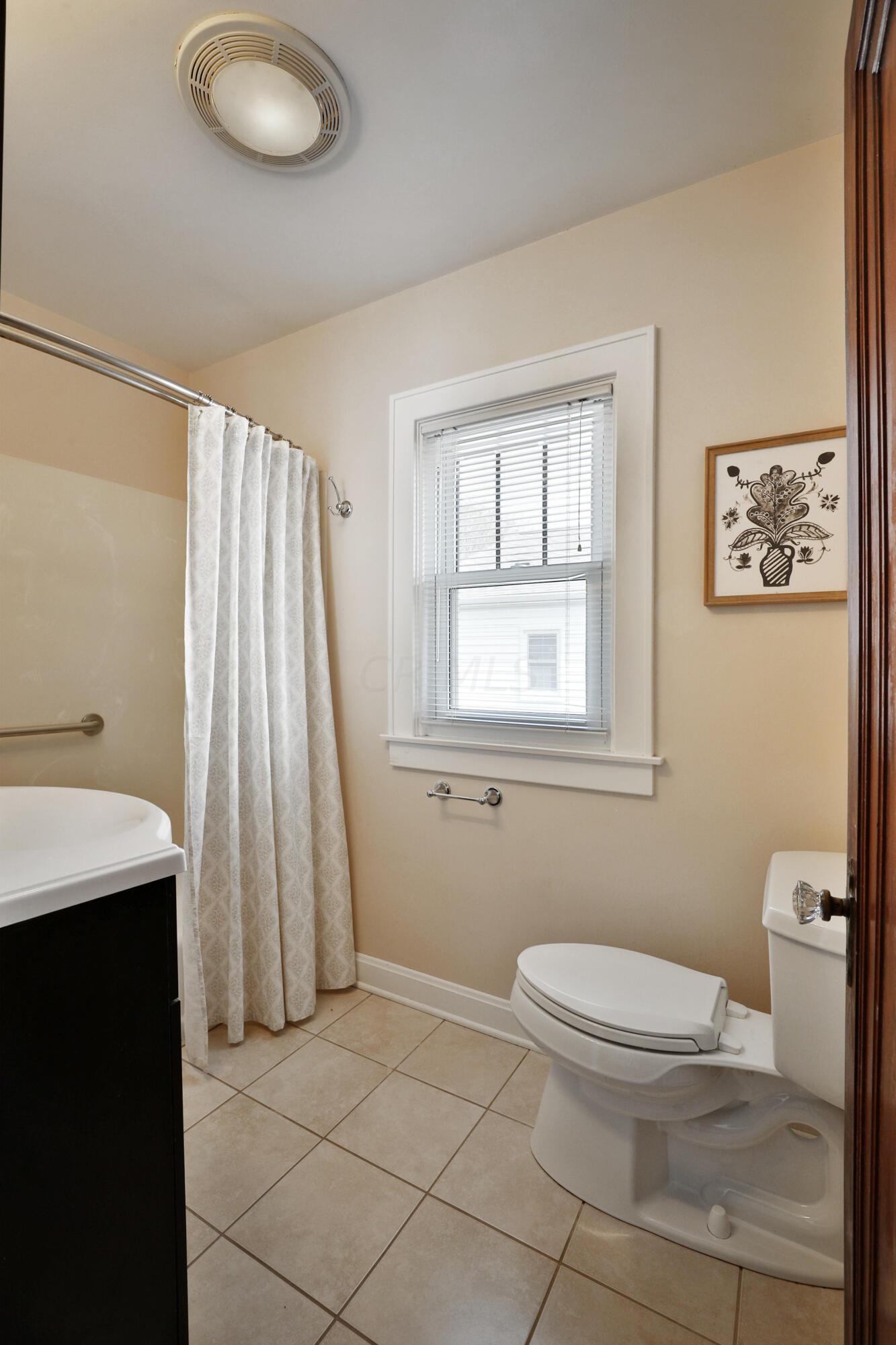 137 North Cassingham Road Columbus, OH 43209 - Photo 33 of 47 Full Bath