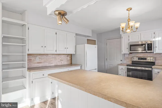 $2,300 | 521 Harbor Road, Ocean View, DE 19970