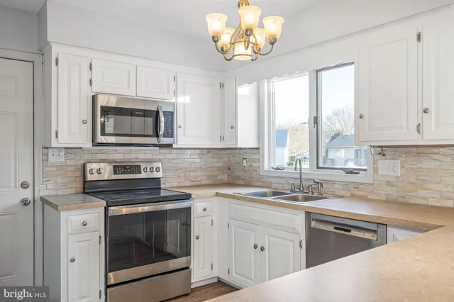 $2,300 | 521 Harbor Road, Ocean View, DE 19970