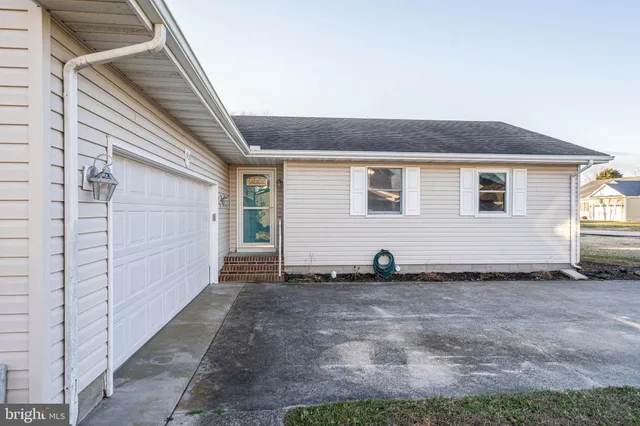 $2,300 | 521 Harbor Road, Ocean View, DE 19970