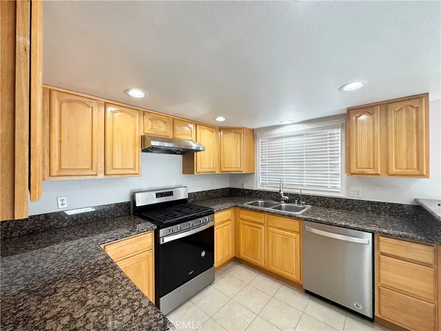 $758,800 | 49 North Parkwood Avenue, Unit 7, Pasadena, CA 91107