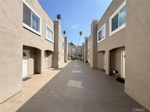 $728,000 | 49 North Parkwood Avenue, Unit 7, Pasadena, CA 91107