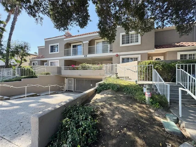 $758,800 | 49 North Parkwood Avenue, Unit 7, Pasadena, CA 91107