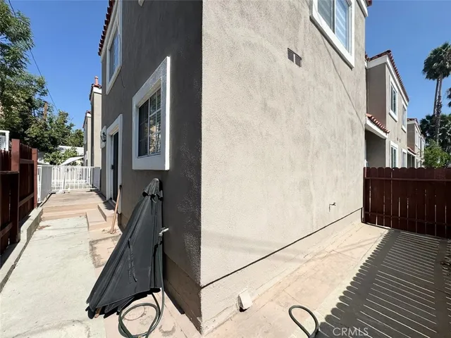 $758,800 | 49 North Parkwood Avenue, Unit 7, Pasadena, CA 91107