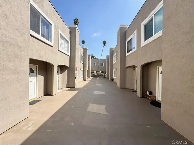 $758,800 | 49 North Parkwood Avenue, Unit 7, Pasadena, CA 91107