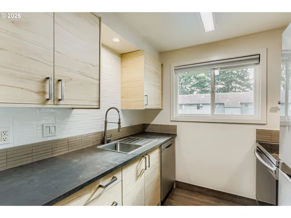 $245,000 | 5160 Southwest 180th Avenue, Unit 6, Beaverton, OR 97078