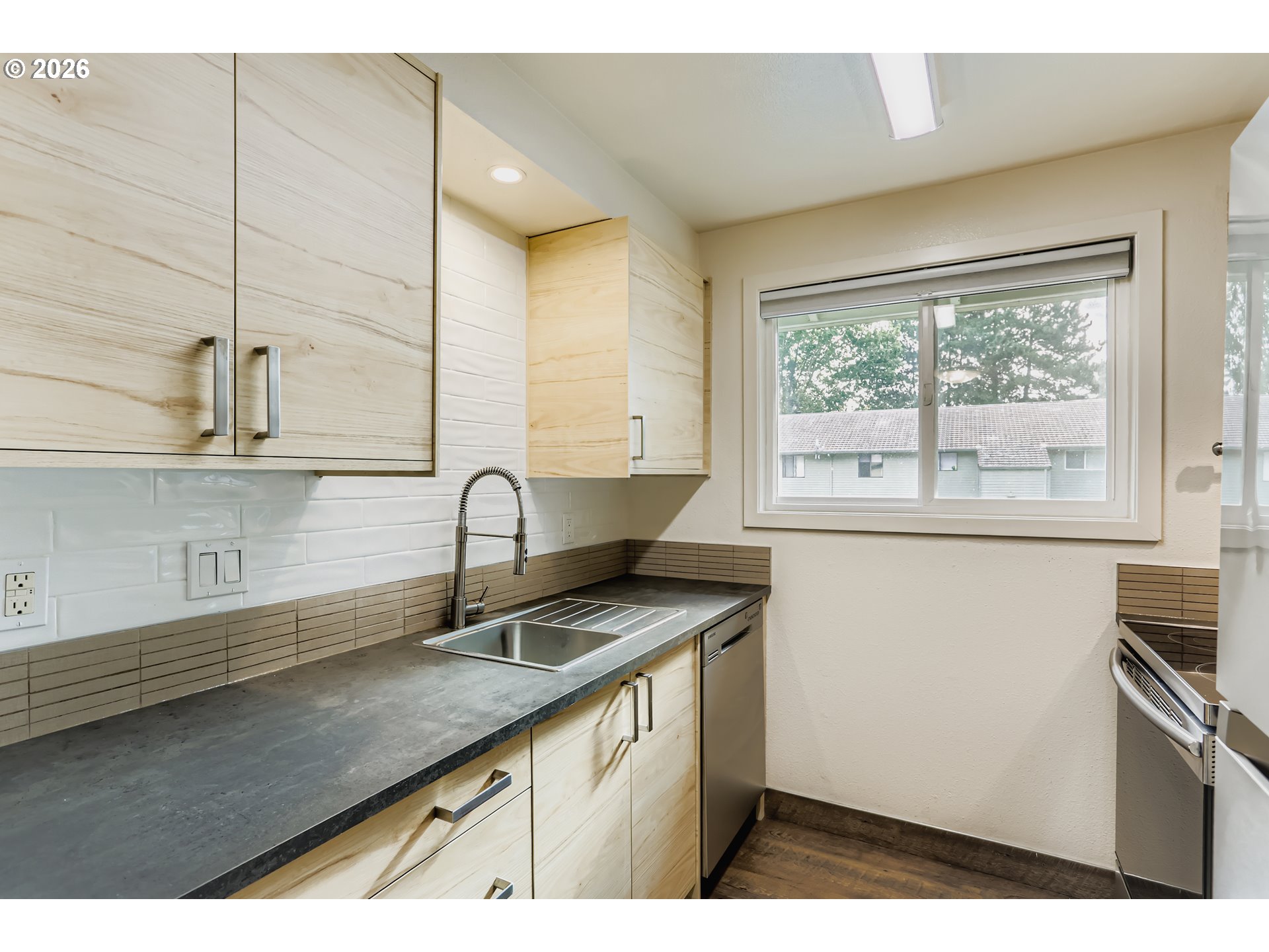 5160 Southwest 180th Avenue, Unit 6 Beaverton, OR 97078 - Photo 14 of 30
