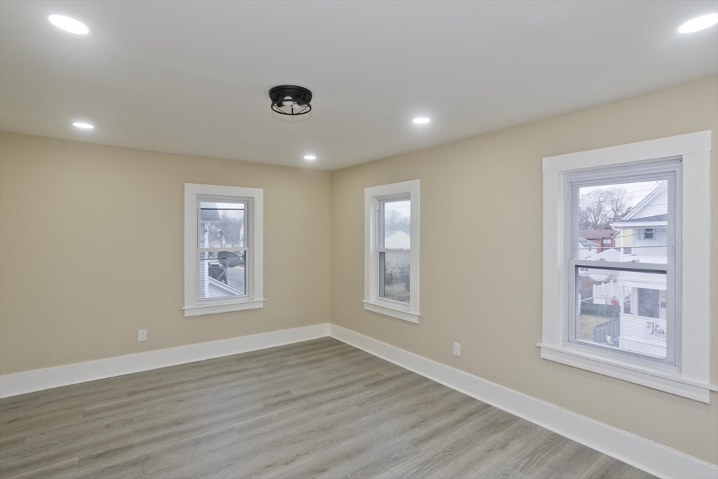 21 Chester Street Springfield, MA 01105 - Photo 20 of 37