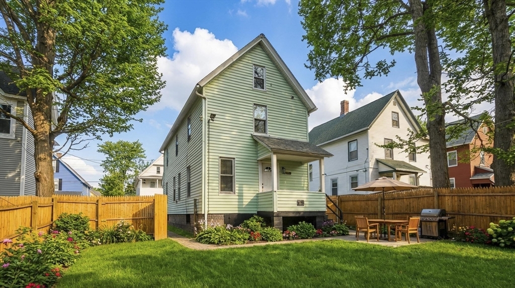 21 Chester Street Springfield, MA 01105 - Photo 2 of 37