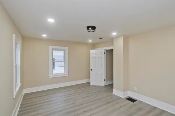 $259,900 | 21 Chester Street, Springfield, MA 01105