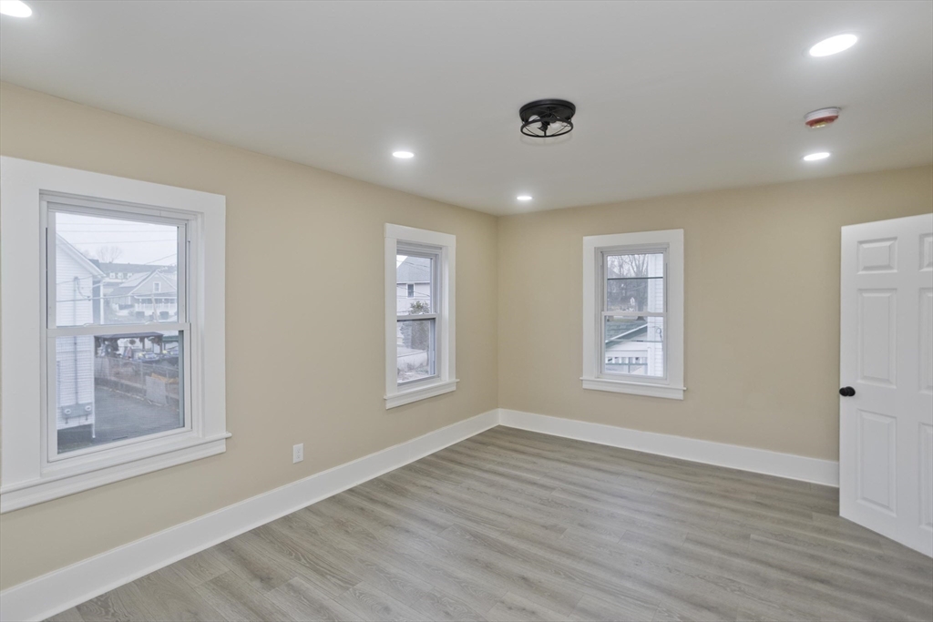 21 Chester Street Springfield, MA 01105 - Photo 23 of 37