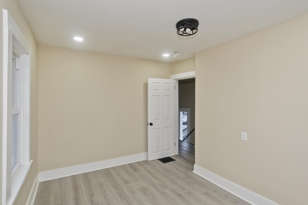 21 Chester Street Springfield, MA 01105 - Photo 28 of 37