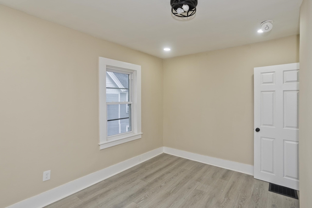 21 Chester Street Springfield, MA 01105 - Photo 29 of 37