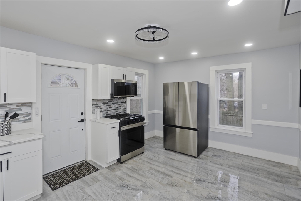 21 Chester Street Springfield, MA 01105 - Photo 5 of 37