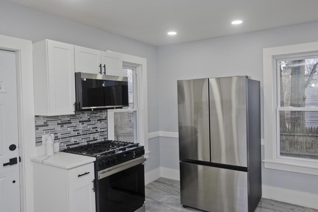 21 Chester Street Springfield, MA 01105 - Photo 10 of 37