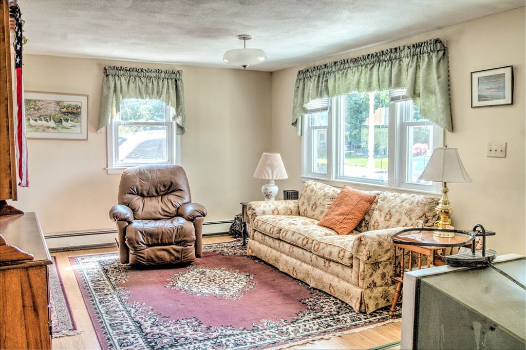 9 Matthew Road Billerica, MA 01821 - Photo 3 of 30
