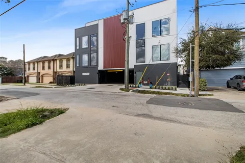 $2,490 | 5614 Larkin Street, Unit E, Houston, TX 77007