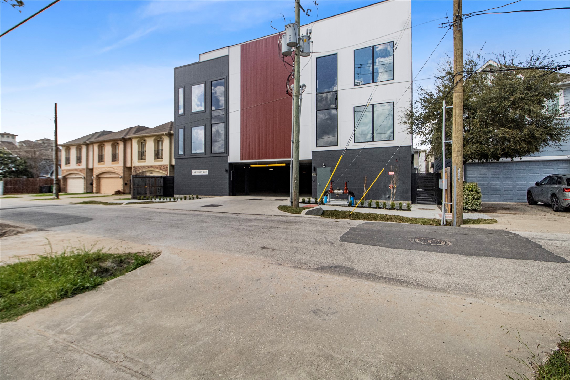 5614 Larkin Street, Unit E Houston, TX 77007 - Photo 10 of 19 a view of a building with a street