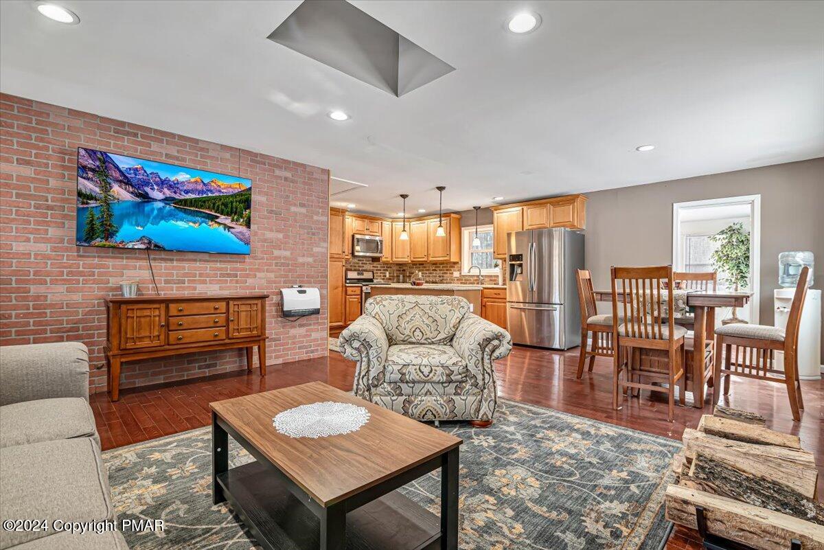 124 Rabbit Court Bushkill, PA 18324 - Photo 39 of 44 a living room with furniture and a flat screen tv