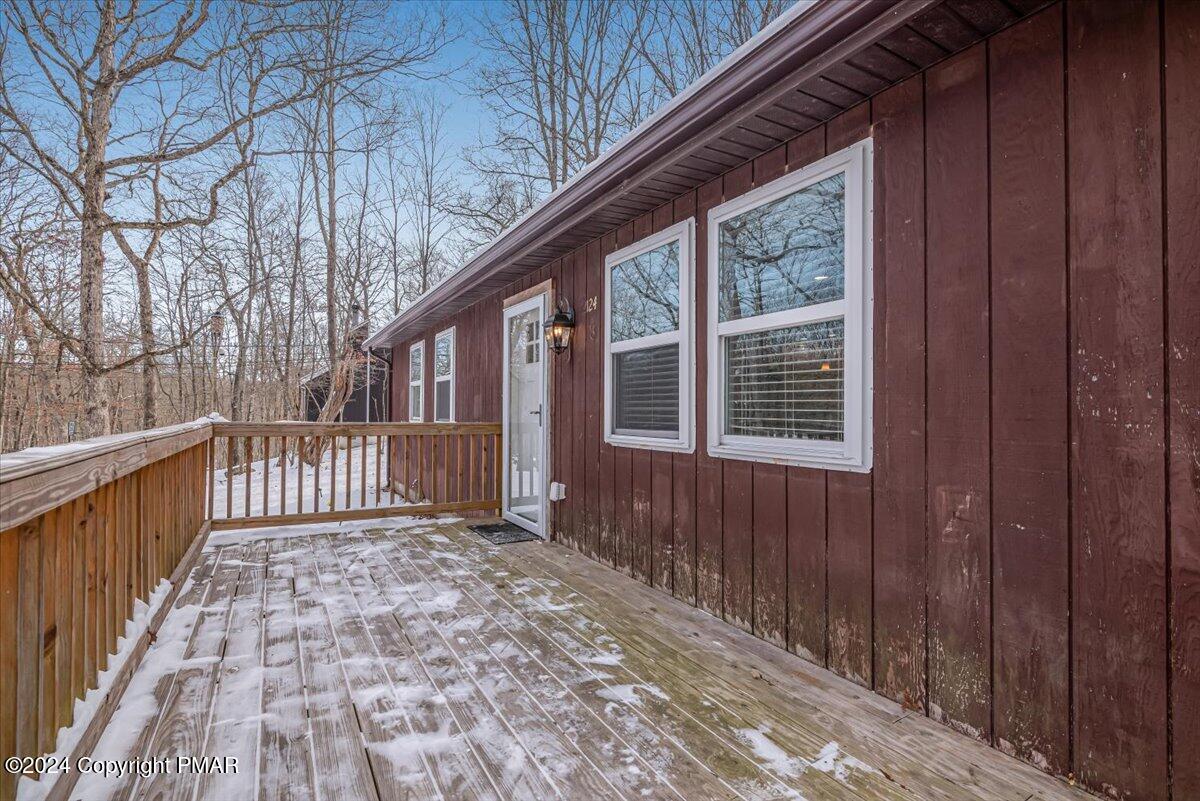 124 Rabbit Court Bushkill, PA 18324 - Photo 8 of 44 a view of porch with wooden floor and fence
