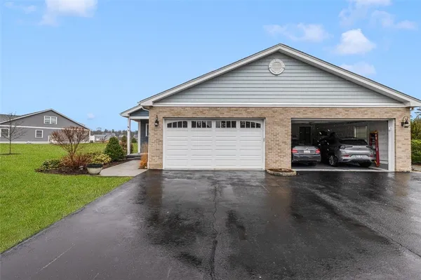 $495,000 | 19 Bella Vista Circle, Glocester, RI 02814