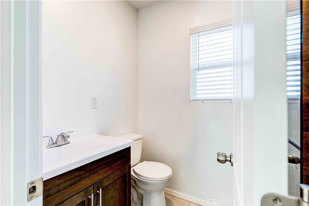 10108 Fernglen Avenue Tujunga, CA 91042 - Photo 12 of 15