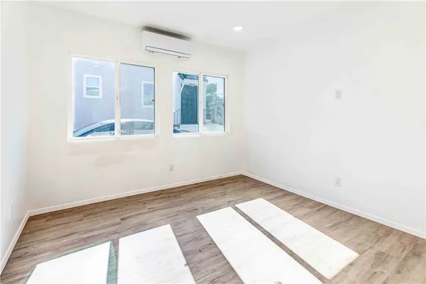 $2,000 | 10108 Fernglen Avenue, Tujunga, CA 91042