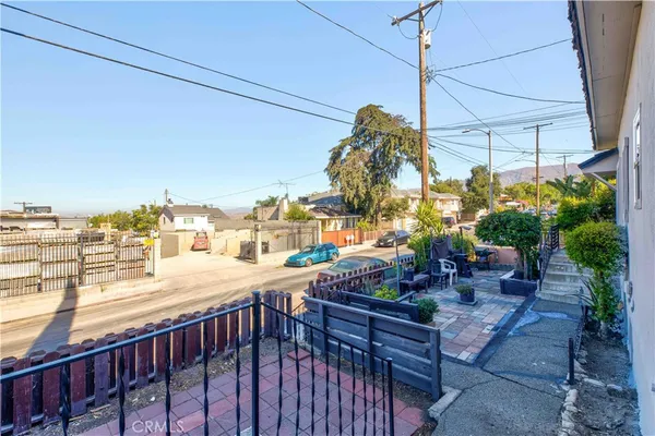 $2,000 | 10108 Fernglen Avenue, Tujunga, CA 91042