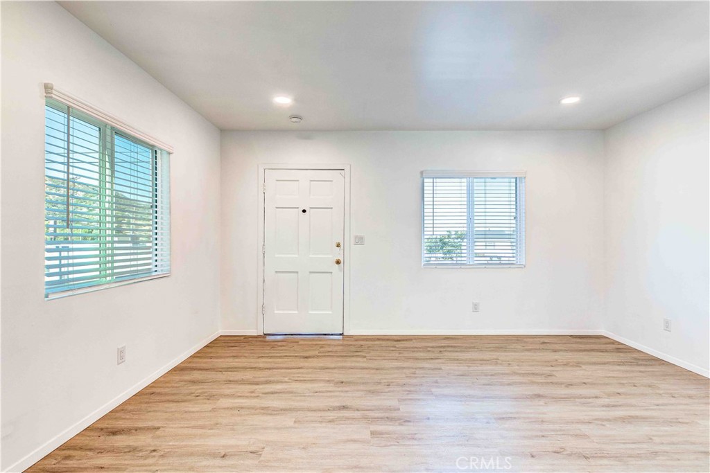 10108 Fernglen Avenue Tujunga, CA 91042 - Photo 5 of 15