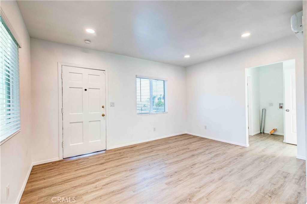 10108 Fernglen Avenue Tujunga, CA 91042 - Photo 6 of 15