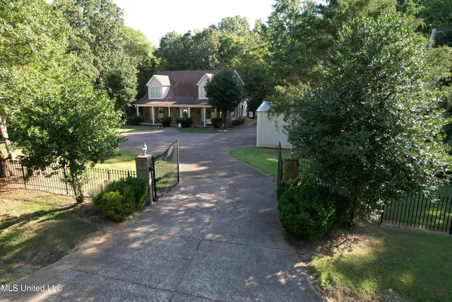 $325,000 | 4185 Laws Hill Road, Waterford, MS 38685