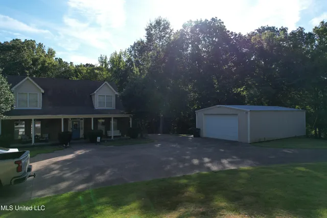 $325,000 | 4185 Laws Hill Road, Waterford, MS 38685