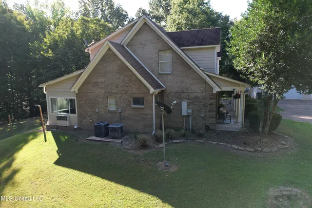 $325,000 | 4185 Laws Hill Road, Waterford, MS 38685