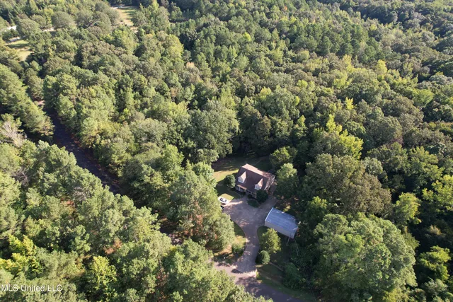 $325,000 | 4185 Laws Hill Road, Waterford, MS 38685