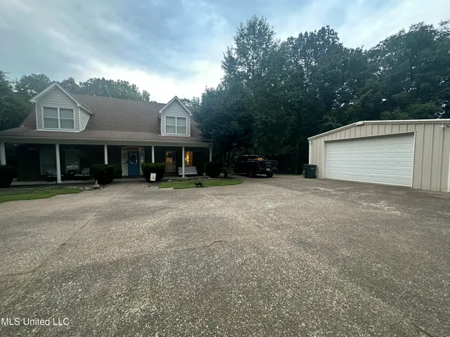 $325,000 | 4185 Laws Hill Road, Waterford, MS 38685