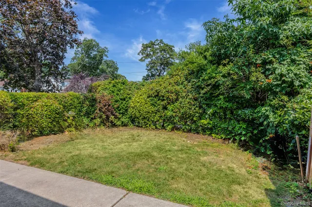 $799,888 | 1218 Terrace Boulevard, New Hyde Park, NY 11040