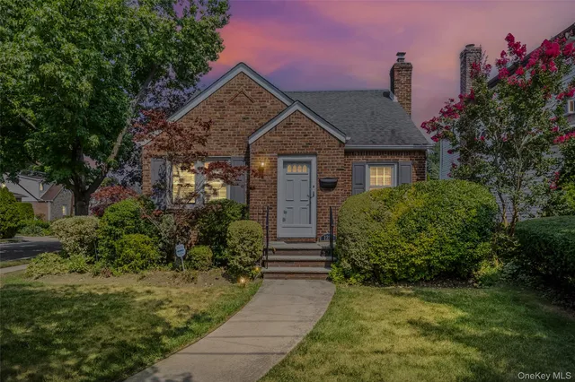 $799,888 | 1218 Terrace Boulevard, New Hyde Park, NY 11040