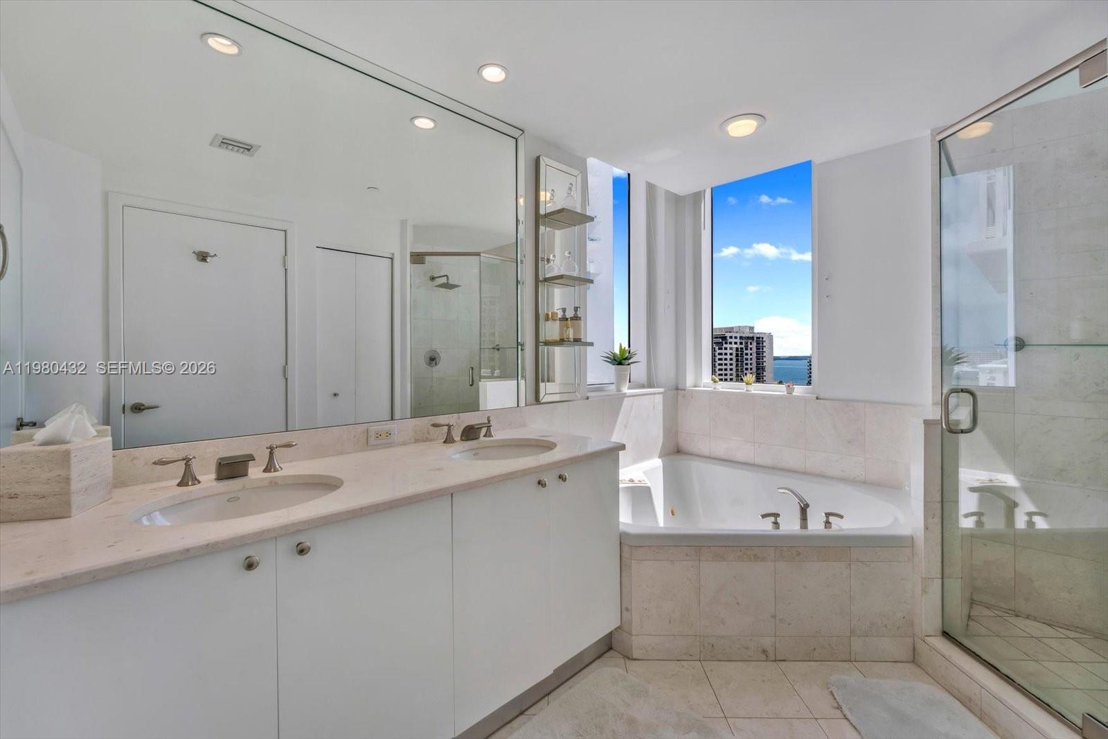 901 Brickell Key Boulevard, Unit 1409 Miami, FL 33131 - Photo 15 of 32