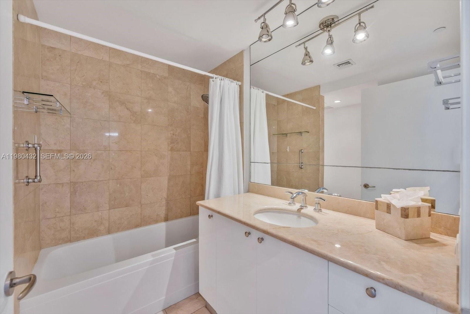 901 Brickell Key Boulevard, Unit 1409 Miami, FL 33131 - Photo 22 of 32