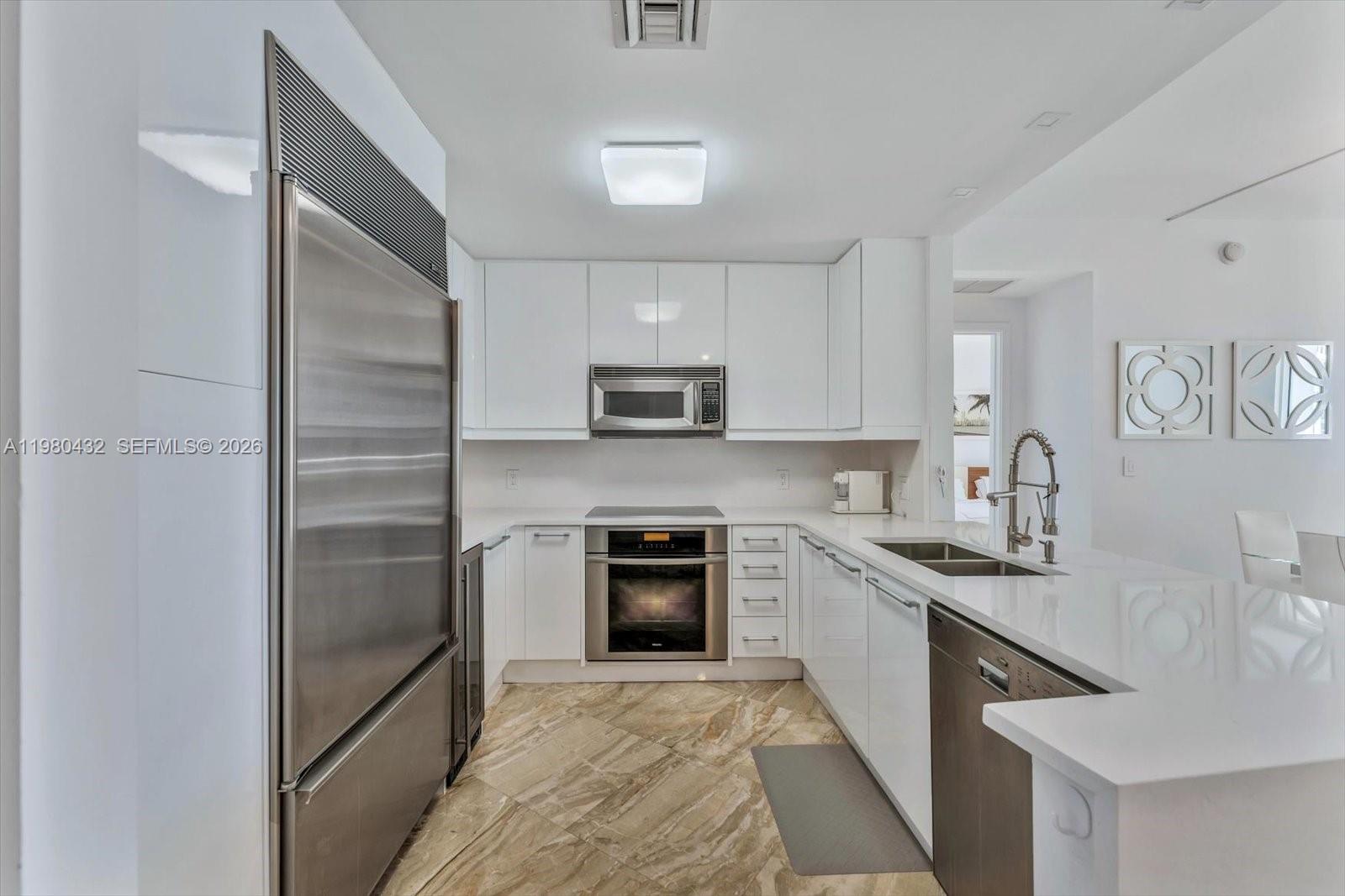 901 Brickell Key Boulevard, Unit 1409 Miami, FL 33131 - Photo 9 of 32