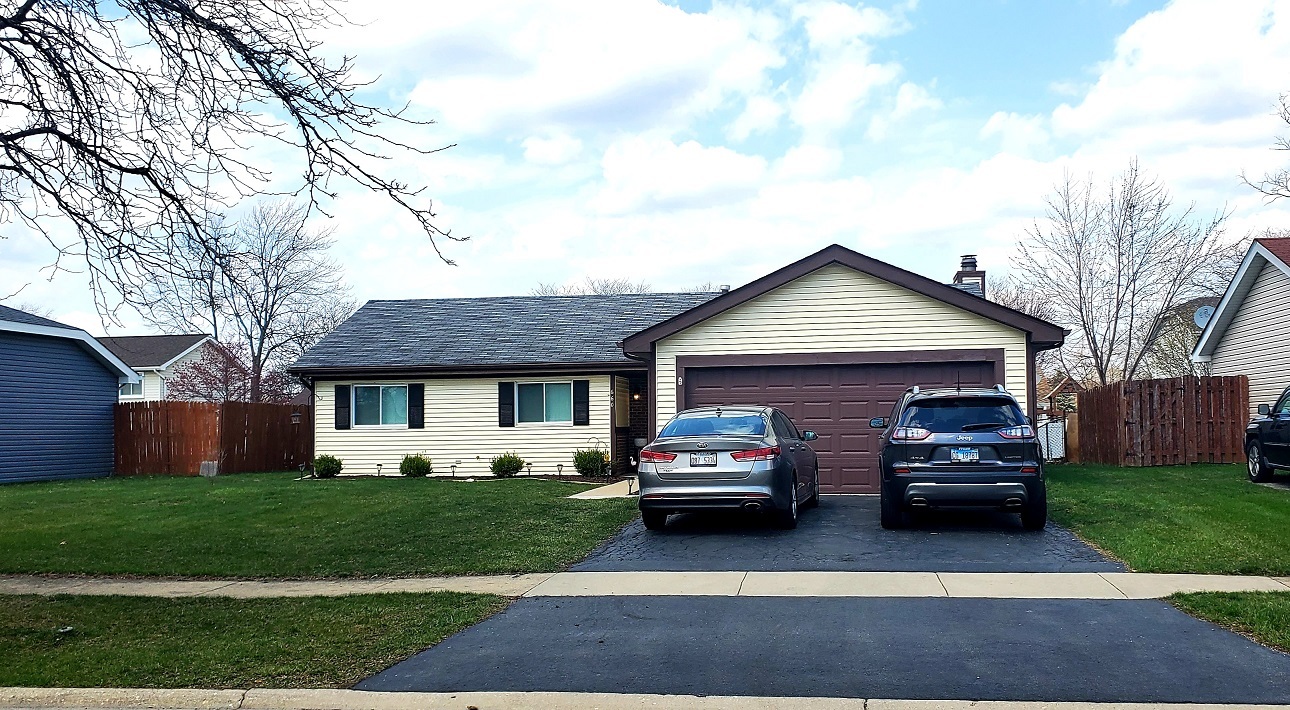 660 Niagara Drive Bolingbrook, IL 60440 - Photo 2 of 28 a house view with a garden space