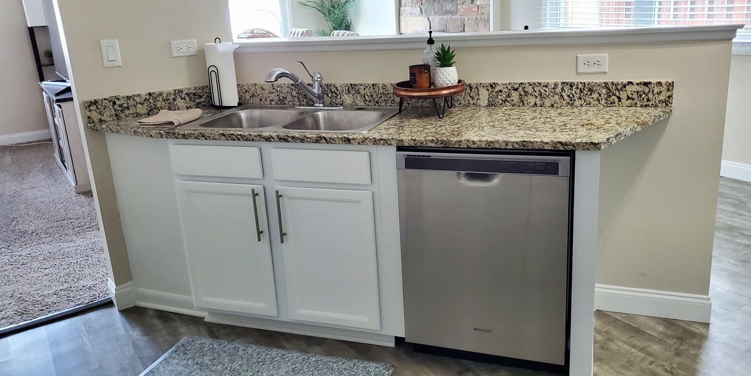 660 Niagara Drive Bolingbrook, IL 60440 - Photo 15 of 28 a kitchen with granite countertop a sink and cabinets