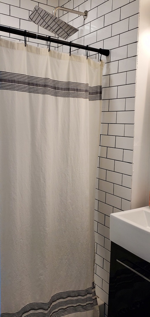 660 Niagara Drive Bolingbrook, IL 60440 - Photo 17 of 28 a close view of sink