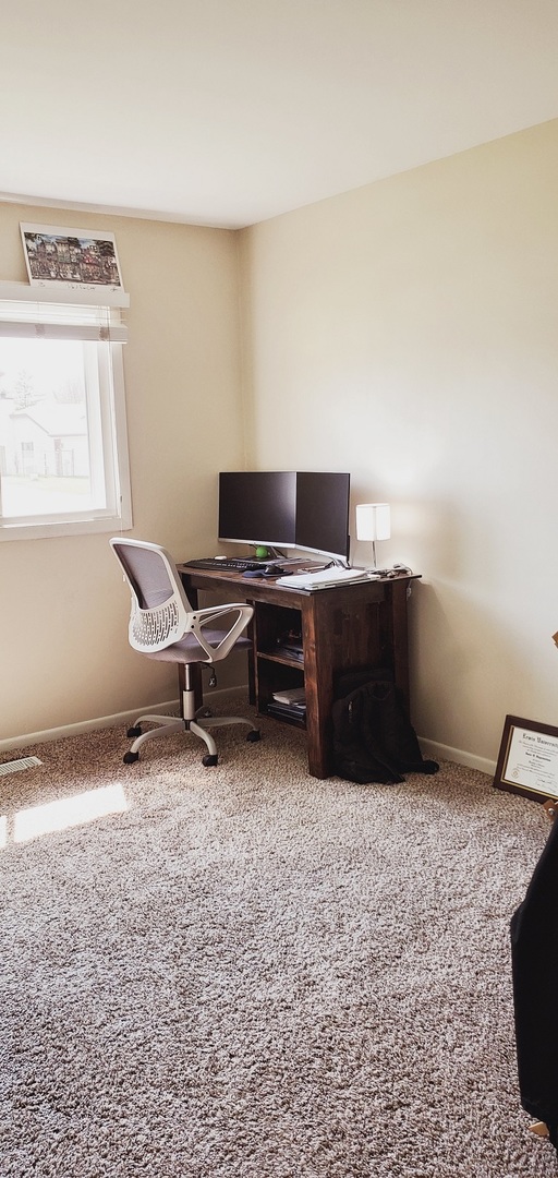 660 Niagara Drive Bolingbrook, IL 60440 - Photo 23 of 28 a workspace with furniture and window