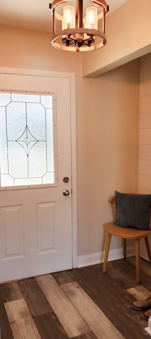 660 Niagara Drive Bolingbrook, IL 60440 - Photo 24 of 28 a view of a room with wooden floor and chair